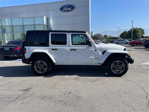 2023 Jeep Wrangler 4-Door Sahara 4x4