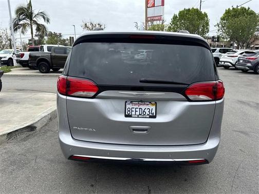 2017 Chrysler Pacifica Touring-L