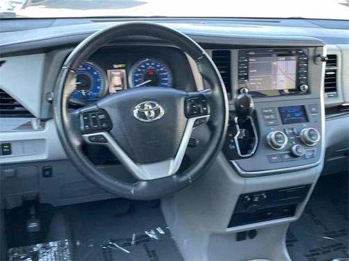2019 Toyota Sienna XLE Premium