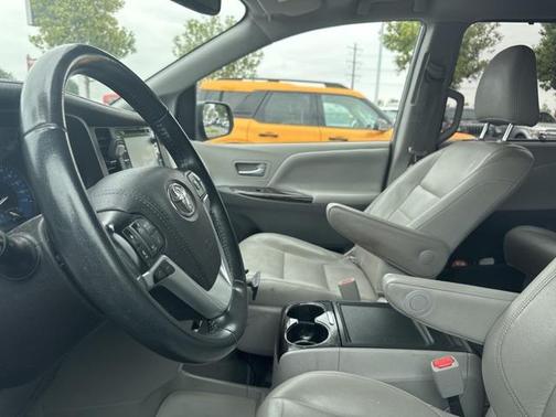2019 Toyota Sienna XLE Premium