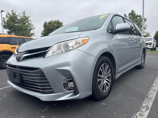 2019 Toyota Sienna XLE Premium