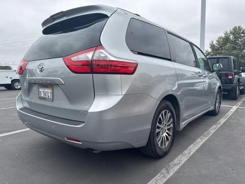 2019 Toyota Sienna XLE Premium