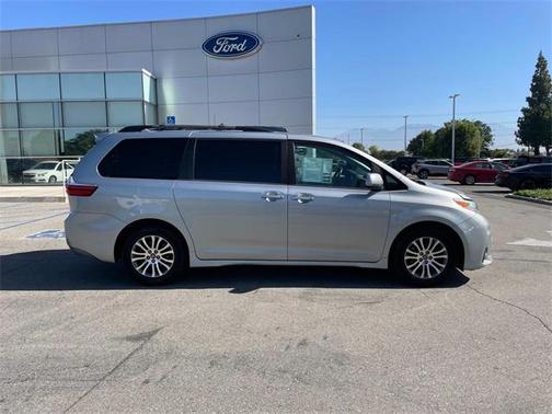 2019 Toyota Sienna XLE Premium