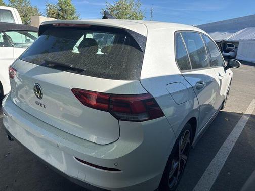 Opal White Pearl 2024 Volkswagen Golf GTI 2.0T SE DSG