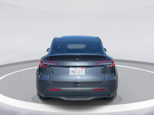 2024 Tesla Model Y Long Range Single Motor Rear-Wheel Drive