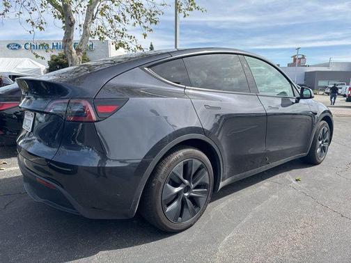 2024 Tesla Model Y Long Range Single Motor Rear-Wheel Drive