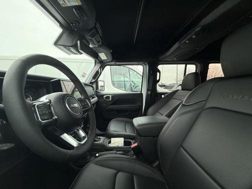 2024 Jeep Wrangler 4-Door Sahara 4x4