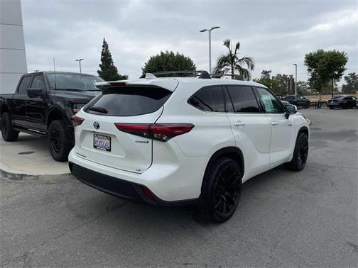2020 Toyota Highlander Hybrid LE