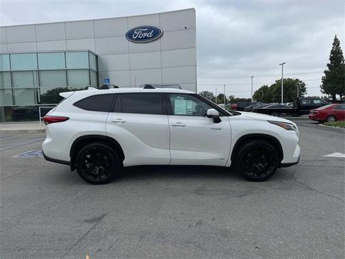 2020 Toyota Highlander Hybrid LE