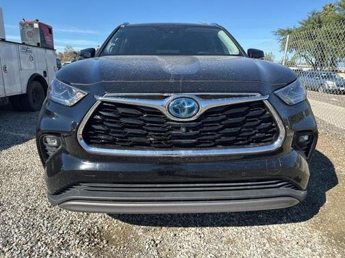 2022 Toyota Highlander Hybrid Platinum