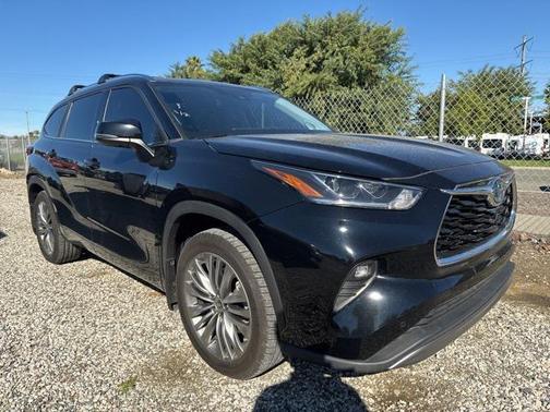 2022 Toyota Highlander Hybrid Platinum