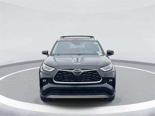 2022 Toyota Highlander Hybrid Platinum