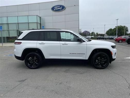 2023 Jeep Grand Cherokee Altitude