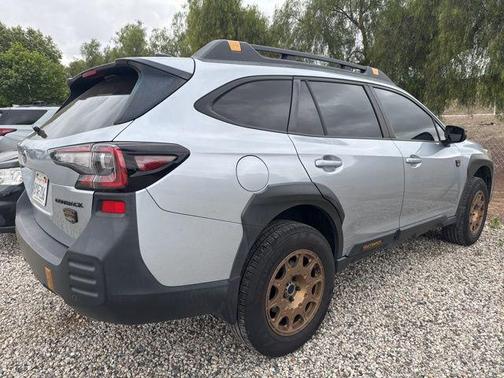 Ice Silver Metallic 2022 Subaru Outback Wilderness