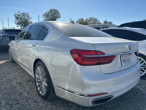 2019 BMW 740 740i