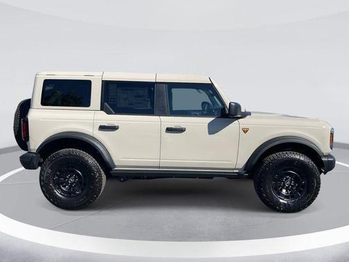 Desert Sand 2026 Ford Bronco Badlands
