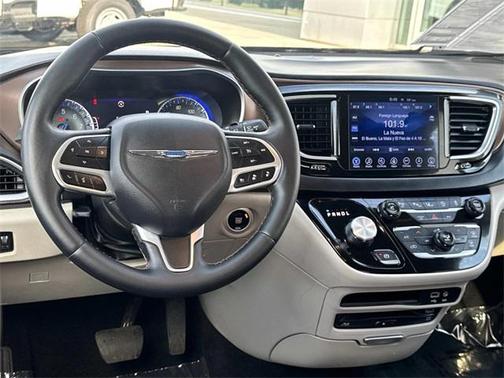 2017 Chrysler Pacifica Touring-L