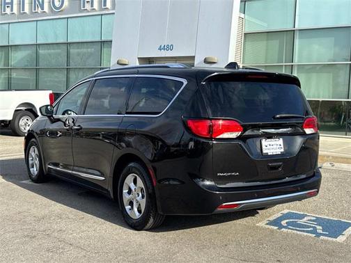 2017 Chrysler Pacifica Touring-L