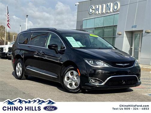 2017 Chrysler Pacifica Touring-L