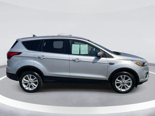 Ingot Silver Metallic 2019 Ford Escape SE