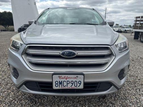 Ingot Silver Metallic 2019 Ford Escape SE