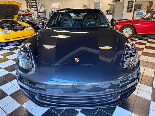 2018 Porsche Panamera 4