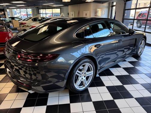 2018 Porsche Panamera 4