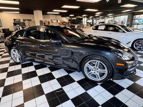 2018 Porsche Panamera 4