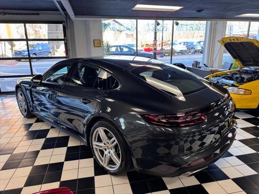 2018 Porsche Panamera 4