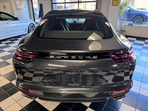 2018 Porsche Panamera 4