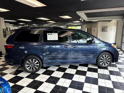 2018 Toyota Sienna XLE