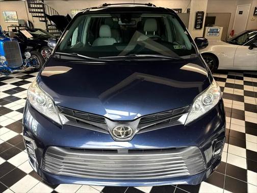 2018 Toyota Sienna XLE