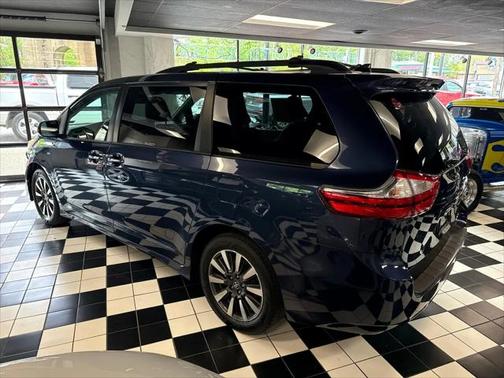 2018 Toyota Sienna XLE