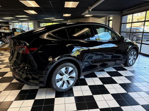 2022 Tesla Model Y Long Range Dual Motor All-Wheel Drive