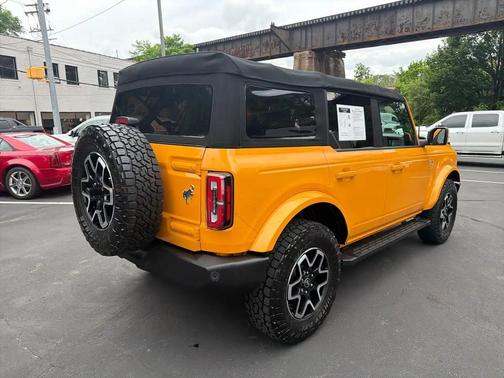 Cyber Orange Metallic Tricoat 2022 Ford Bronco Outer Banks