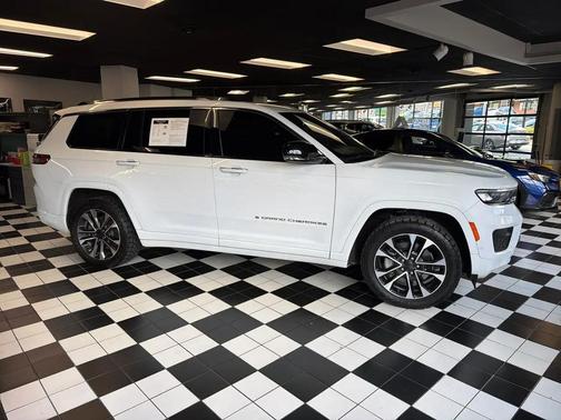 Bright White Clearcoat 2021 Jeep Grand Cherokee L Overland