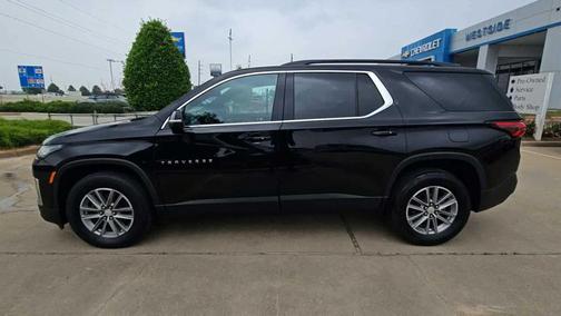 Mosaic Black Metallic 2023 Chevrolet Traverse LT Cloth