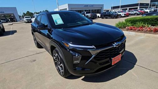 Mosaic Black Metallic 2025 Chevrolet Trax FWD 2RS