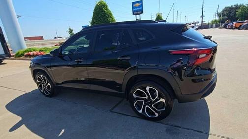 Mosaic Black Metallic 2025 Chevrolet Trax FWD 2RS