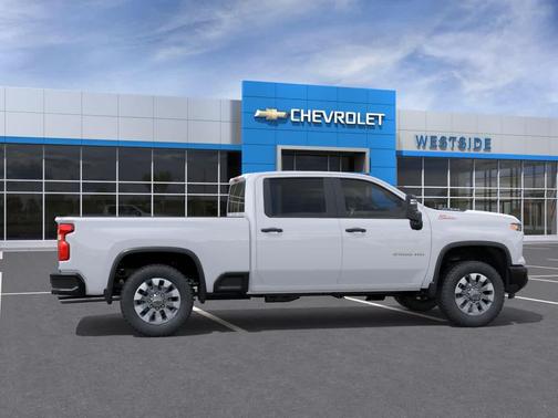 Summit White 2026 Chevrolet Silverado 2500 Custom