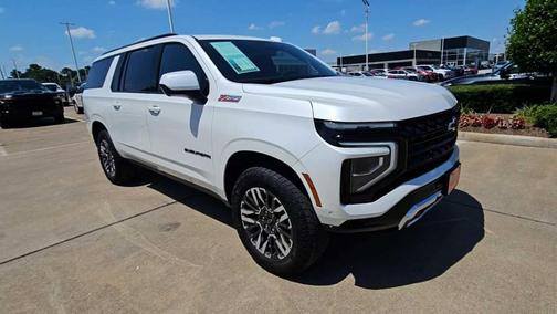 Iridescent Pearl Tricoat 2025 Chevrolet Suburban 4WD Z71