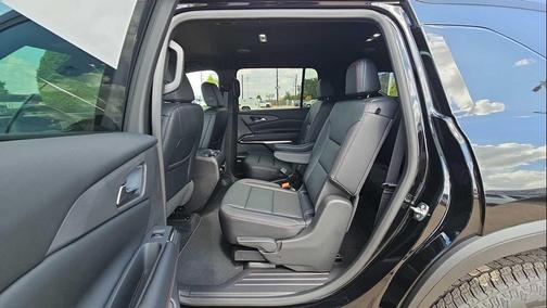 Mosaic Black Metallic 2026 Chevrolet Traverse AWD Z71