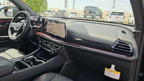 Mosaic Black Metallic 2026 Chevrolet Traverse AWD Z71