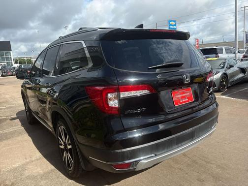 Crystal Black Pearl 2021 Honda Pilot AWD Elite