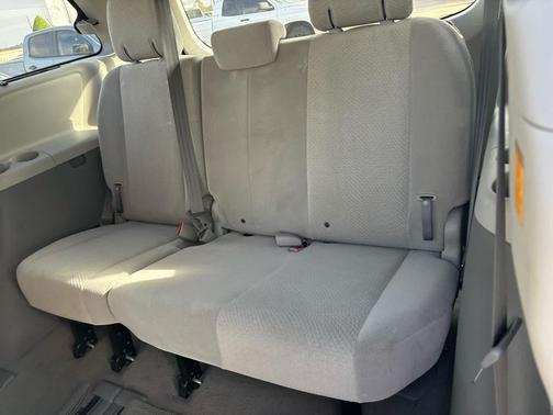 2012 Toyota Sienna LE