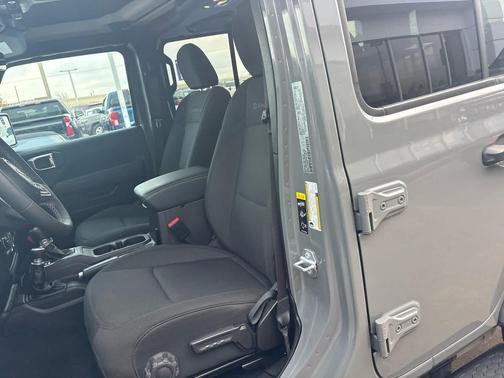 2023 Jeep Wrangler 4-Door Sahara 4x4