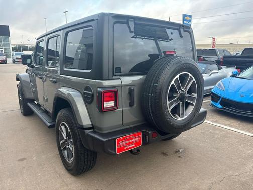 2023 Jeep Wrangler 4-Door Sahara 4x4