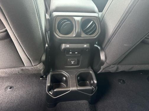 2023 Jeep Wrangler 4-Door Sahara 4x4