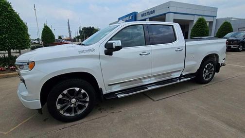 Iridescent Pearl Tricoat 2022 Chevrolet Silverado 1500 High Country