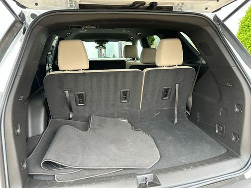 Summit White 2023 Chevrolet Traverse LS